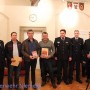 Gerald Herzog und Fred Schulze (Hoher Fläming eG) und Bodo Höhne (Getränke Höhne) (2-4 von links) nahmen die Ehrung "Partner der Feuerwehr" entgegen.
