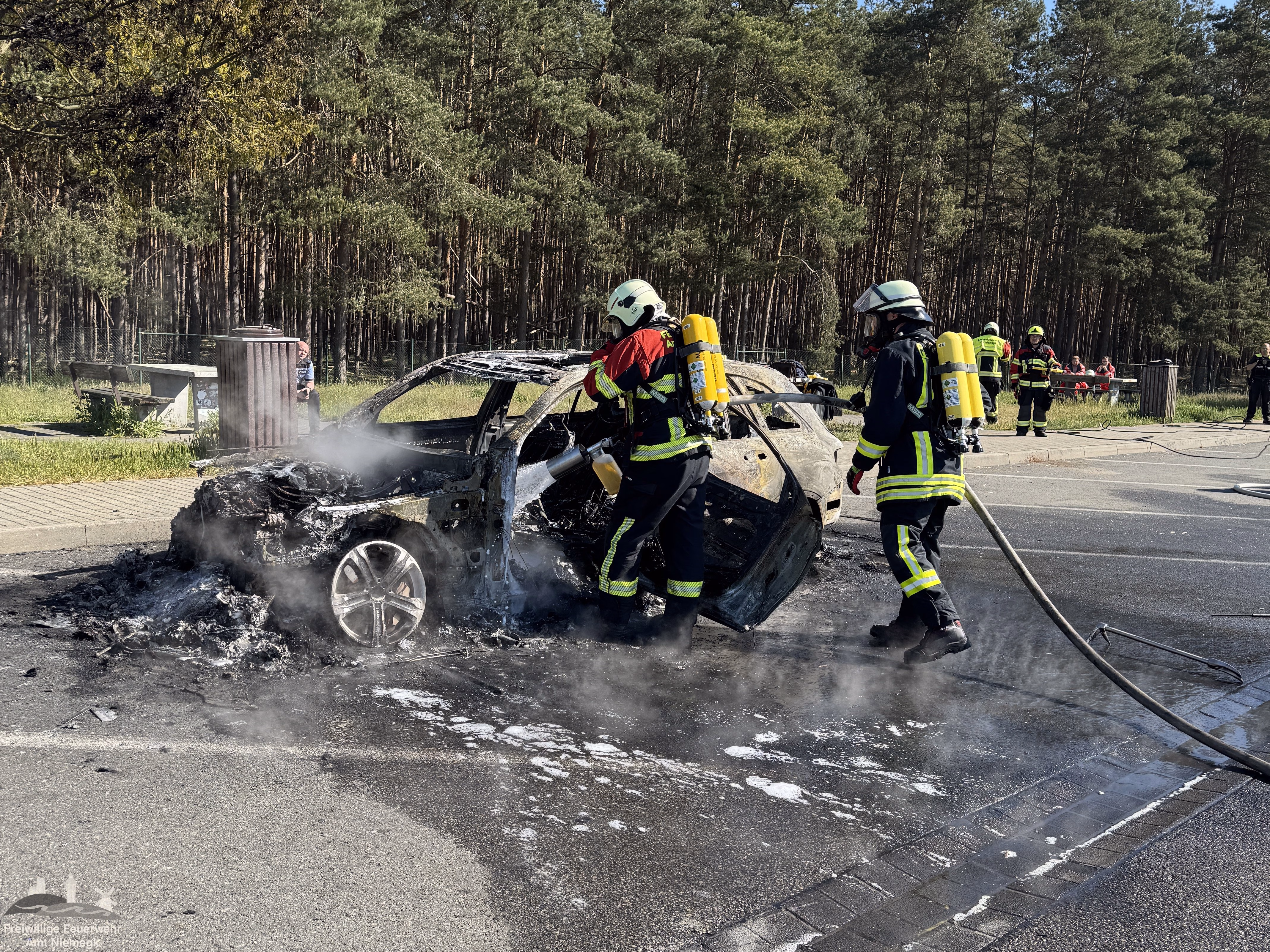 13.05.2025 – Brand PKW – BAB9 Rastplatz Rosselquelle