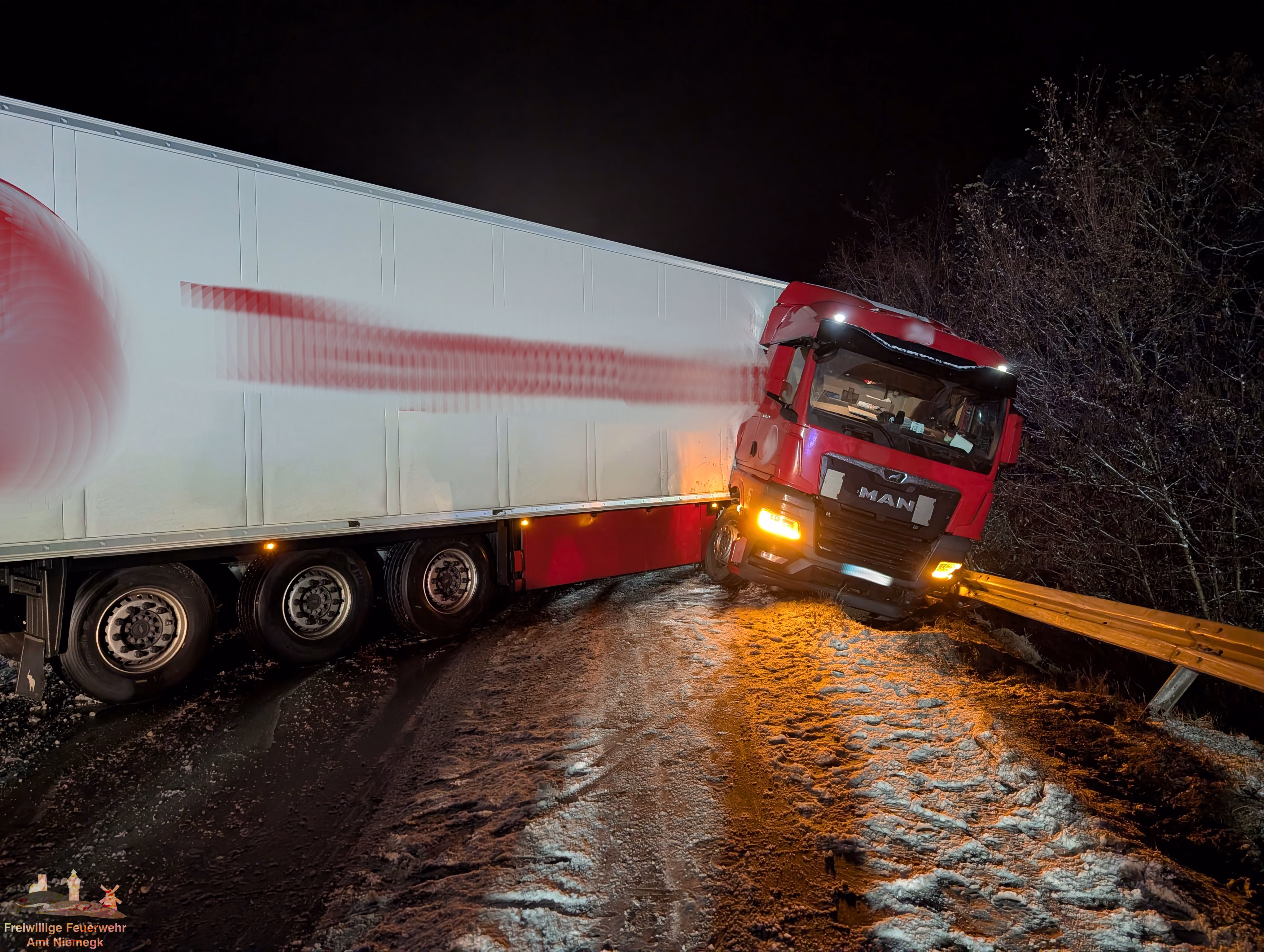 24.11.2025 – Hilfeleistung Verkehrsunfall LKW – BAB9 AS Klein Marzehns – AS Niemegk